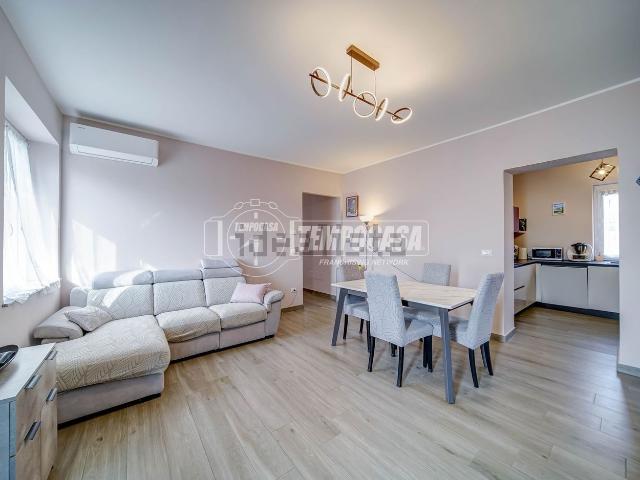 Appartamento in vendita di 96 m² in Via Varallo Pombia