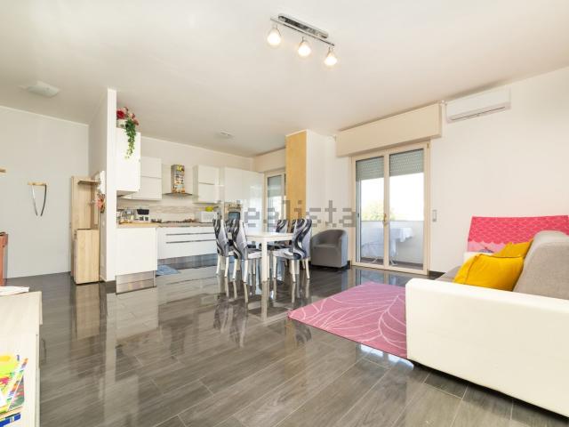 Appartamento in vendita di 96 m² in Via A. Manzoni, 6
