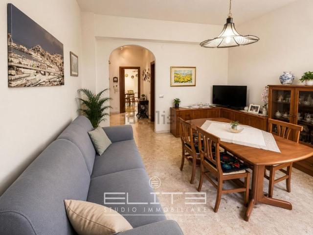 Appartamento in vendita di 96 m² in Via Cingoli