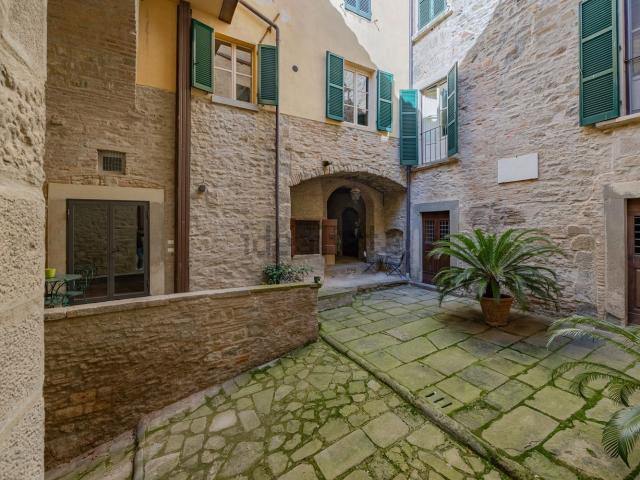 Appartamento in vendita di 96 m² in Via Coppi