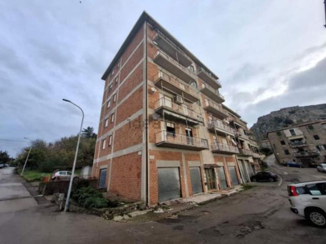 Appartamento in vendita di 96 m² in Via della Fonte