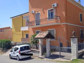 Appartamento in vendita di 96 m² in Via delle Cave, 25