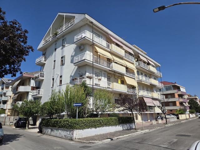 Appartamento in vendita di 96 m² in Via delle Driadi, 30