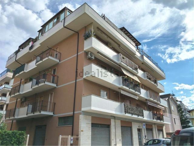 Appartamento in vendita di 96 m² in Via Felice Barnabei, 79