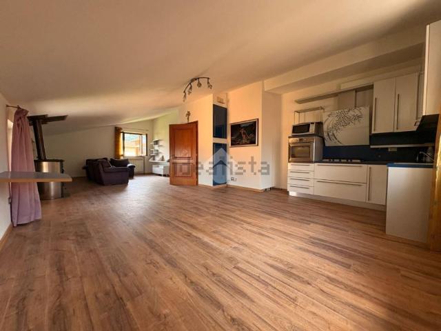 Appartamento in vendita di 96 m² in Via Giosuè Carducci, 18