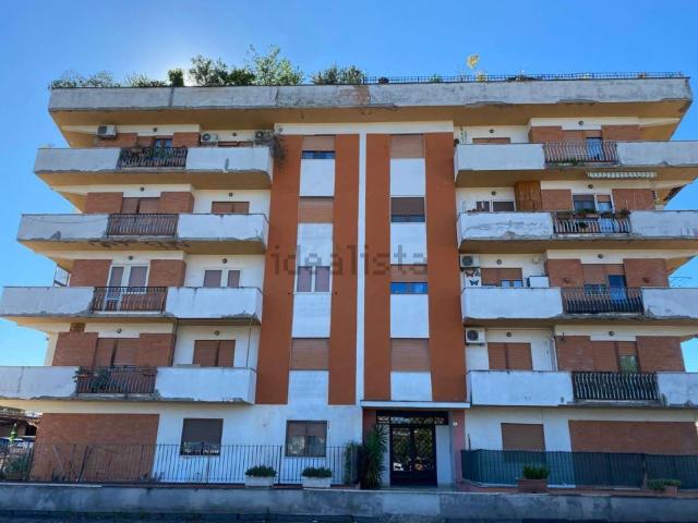 Appartamento in vendita di 96 m² in Via Luigi Einaudi