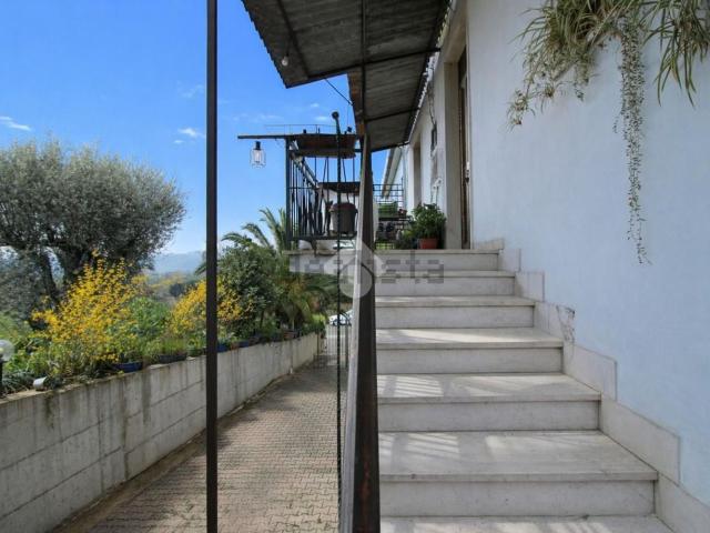 Appartamento in vendita di 96 m² in Via Nazionale per Teramo