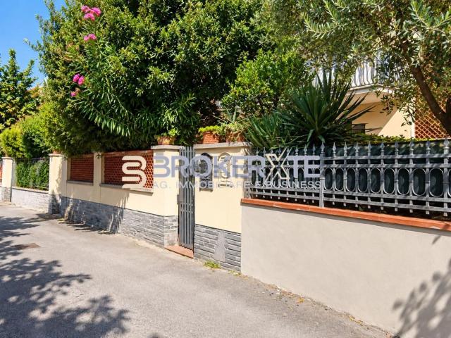 Appartamento in vendita di 96 m² in Via Ronchi, 54100