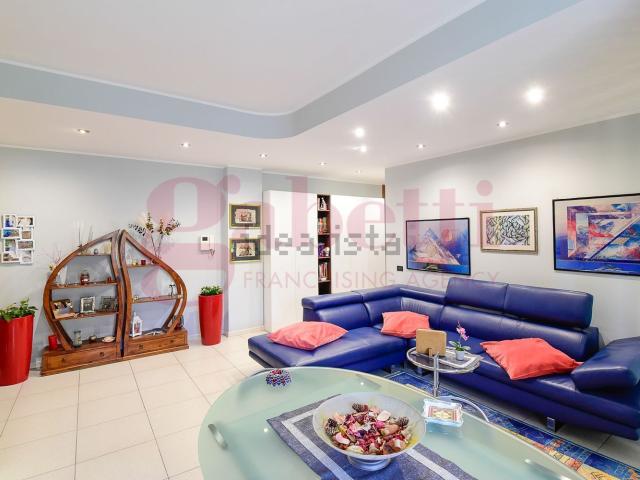 Appartamento in vendita di 96 m² in Via Sant&apos  Adeodato, 2