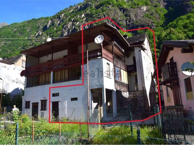 Appartamento in vendita di 96 m² in Via San Pietro, 14