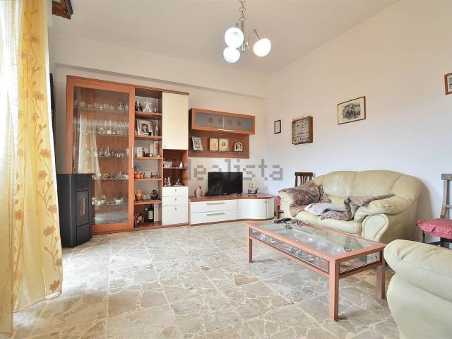 Appartamento in vendita di 96 m² in Via Sicilia, 53035