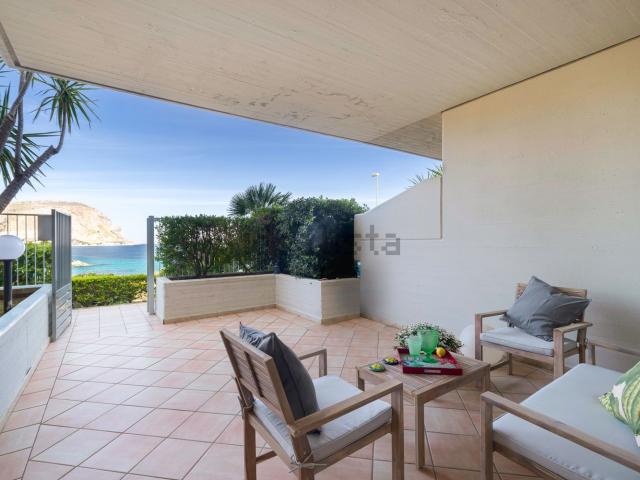 Appartamento in vendita di 98 m² in Lungomare Cristoforo Colombo, 3440