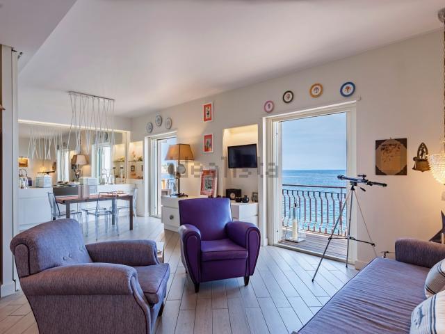 Appartamento in vendita di 98 m² in Lungomare Galatea, 111