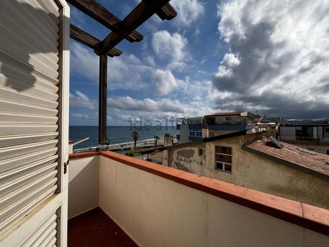 Appartamento in vendita di 98 m² in Lungomare Nauloco, 57