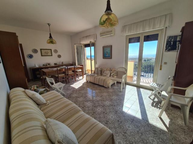 Appartamento in vendita di 98 m² in Strada Statale 18 Tirrena Inferiore, 359