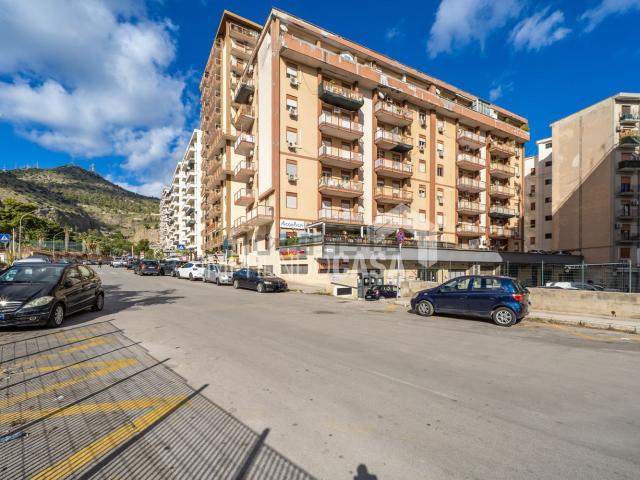 Appartamento in vendita di 98 m² in Via Ammiraglio Thaon di Revel, 74
