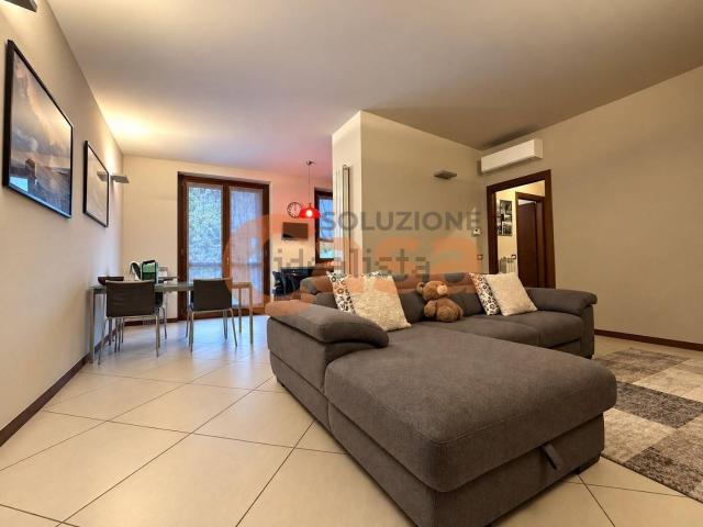 Appartamento in vendita di 98 m² in Via Augusto Daolio