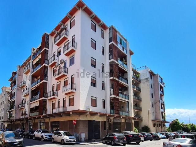 Appartamento in vendita di 98 m² in Via Bartolomeo da Neocastro, 13