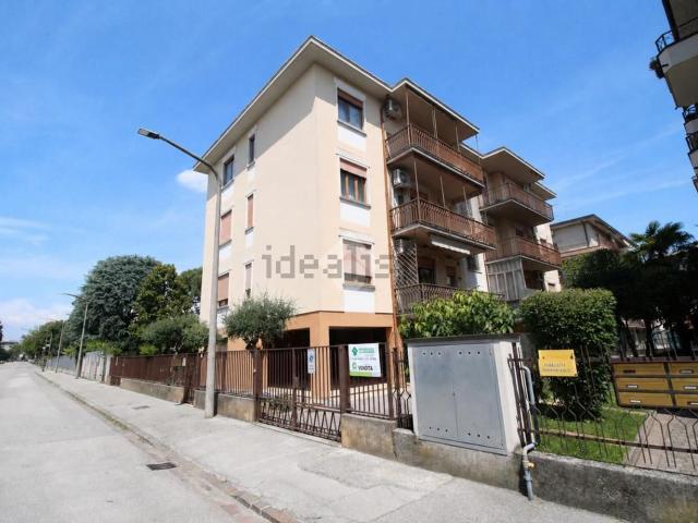 Appartamento in vendita di 98 m² in Via Barnaba Pizzardi, 25