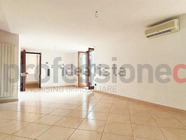 Appartamento in vendita di 98 m² in Via Casilina Sud, 42