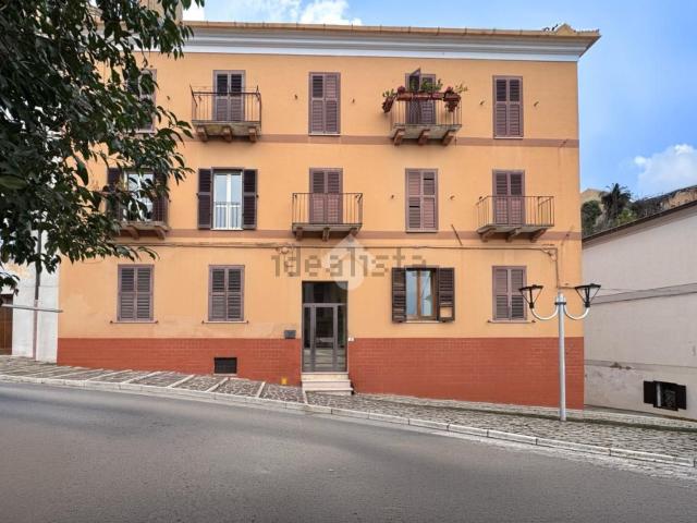 Appartamento in vendita di 98 m² in Via Del Tricalle, 45