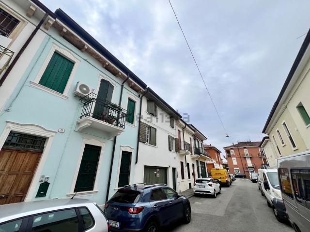 Appartamento in vendita di 98 m² in Via Domizio Calderini, 8