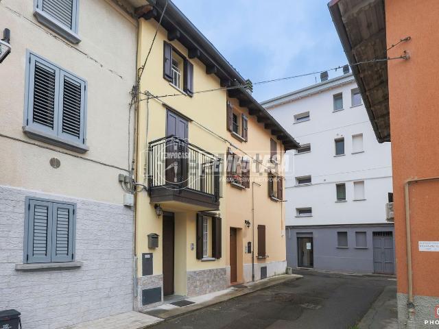 Appartamento in vendita di 98 m² in Via Fratelli Ferrari, 22