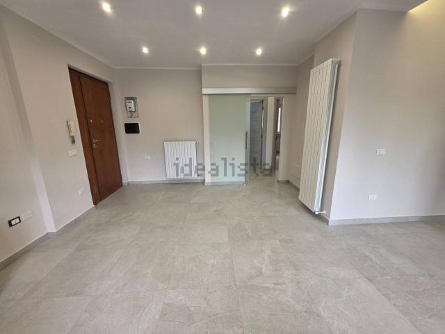 Appartamento in vendita di 98 m² in Via Gianvincenzo Gravina, 11