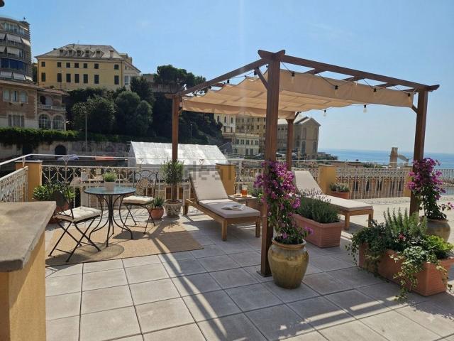 Appartamento in vendita di 98 m² in Via Giuseppe Casaregis, 4