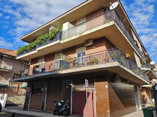 Appartamento in vendita di 98 m² in Via Giuseppe de Felice, 37