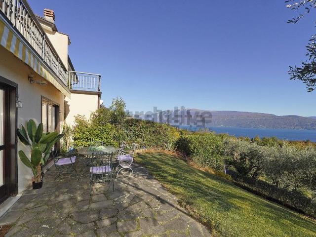 Appartamento in vendita di 98 m² in Via Miralago