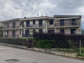 Appartamento in vendita di 97 m² in Via Pezze