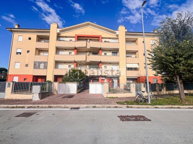 Appartamento in vendita di 98 m² in Via Pietro Zangheri, 107