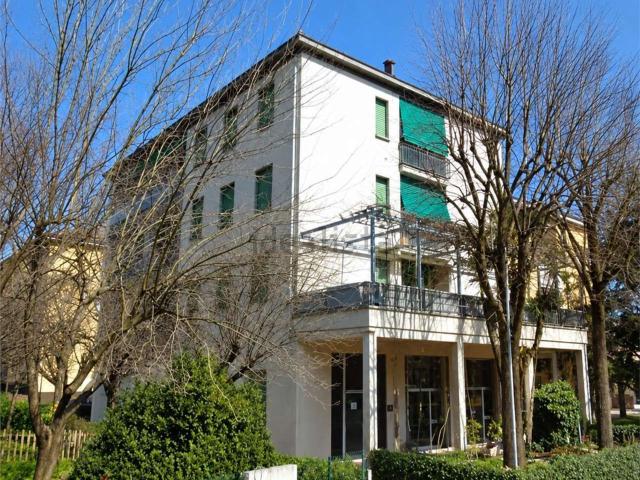 Appartamento in vendita di 98 m² in Via R. Tolomelli, 70