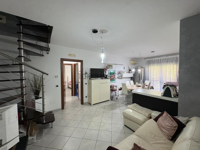 Appartamento in vendita di 98 m² in Via Riziero di Marzo, 3