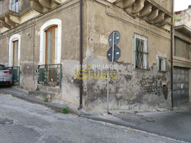 Appartamento in vendita di 98 m² in Via SIGNORELLI SOTERA, 26