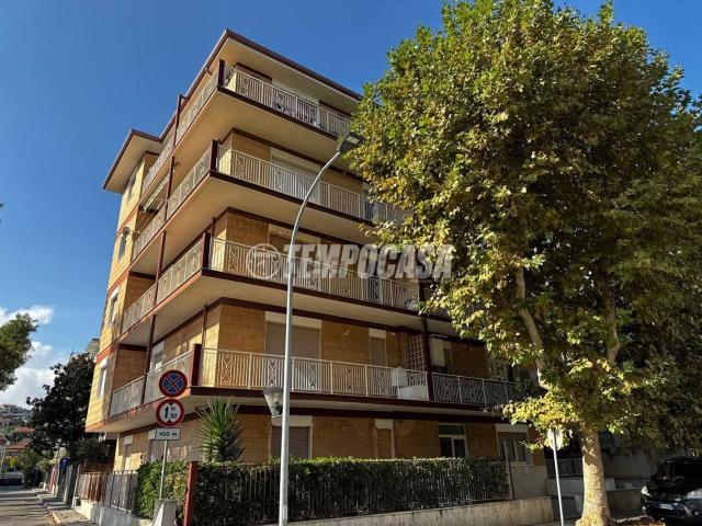 Appartamento in vendita di 98 m² in Viale Gabriele D&apos Annunzio, 72