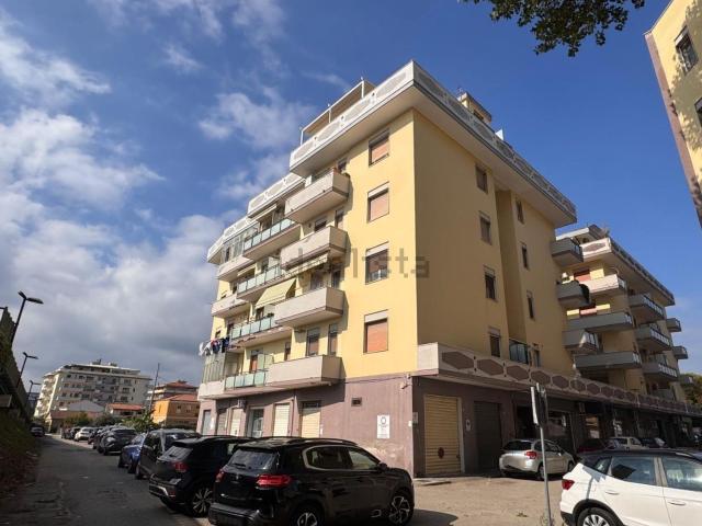 Appartamento in vendita di 99 m² in Piazza Luigi Pierangeli, 40