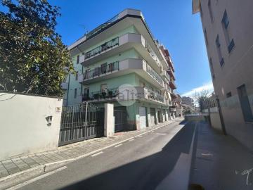 Appartamento in vendita di 99 m² in Via dei Peligni, 51