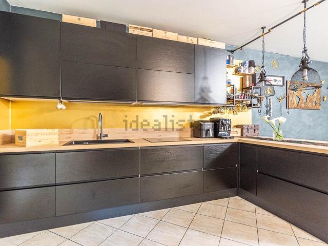Appartamento in vendita di 108 m² in Via Francesco Baracca, 8