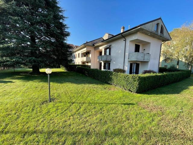 Appartamento in vendita di 99 m² in Via Provinciale per Sirone, 5