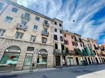 Appartamento in vendita di 99 m² in Via San Nazaro, 60