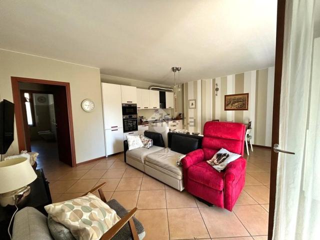 Appartamento in vendita di 99 m² in Via Giardini, 162