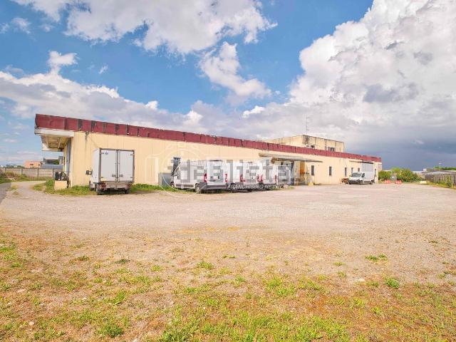 Appartamento in vendita di 1000 m² in Via A. De Gasperi
