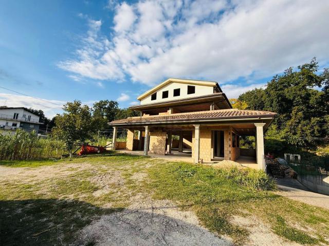 Appartamento in vendita di 1000 m² in Via Tevere