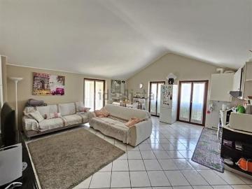 Appartamento in vendita di 100 m² in Via C. Battisti