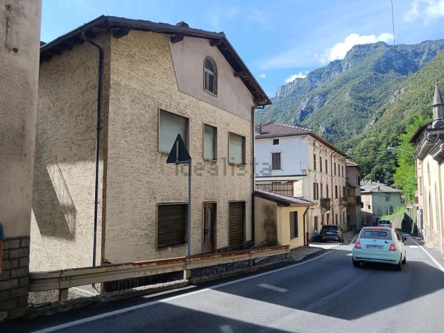 Appartamento in vendita di 100 m² in Via C. Oberti, 78