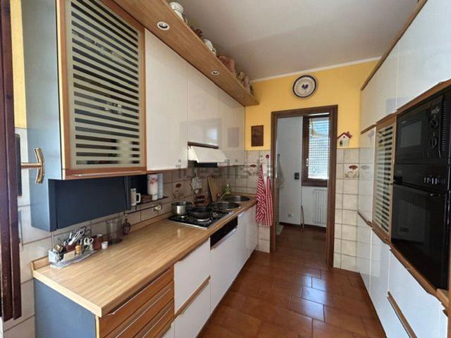 Appartamento in vendita di 100 m² in Via Cavalesine, 26