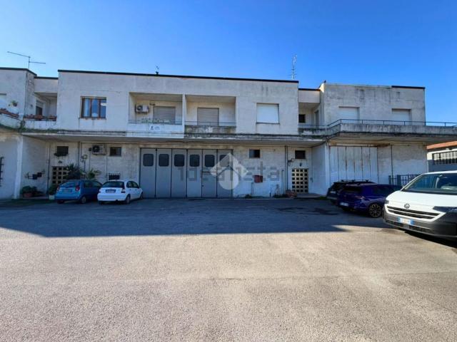 Appartamento in vendita di 100 m² in Via Caduti del Lavoro, 8