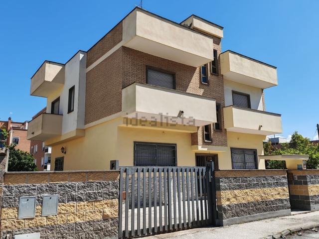 Appartamento in vendita di 115 m² in Via Calabria